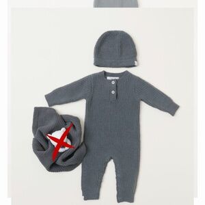 NWT-  CozyChic Barefoot Dreams baby bundle - knit onesie & hat